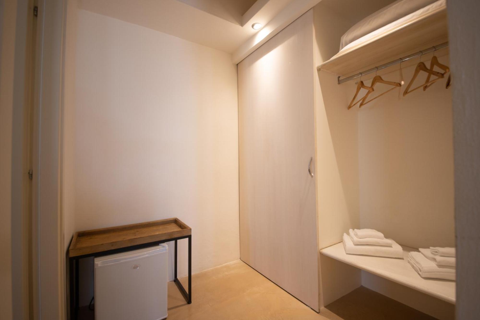 Deluxe Room,1677887778:JPEG